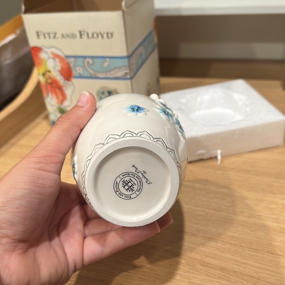 Fitz and Floyd Paisley Park Friendship Vase - Picture 5 of 6